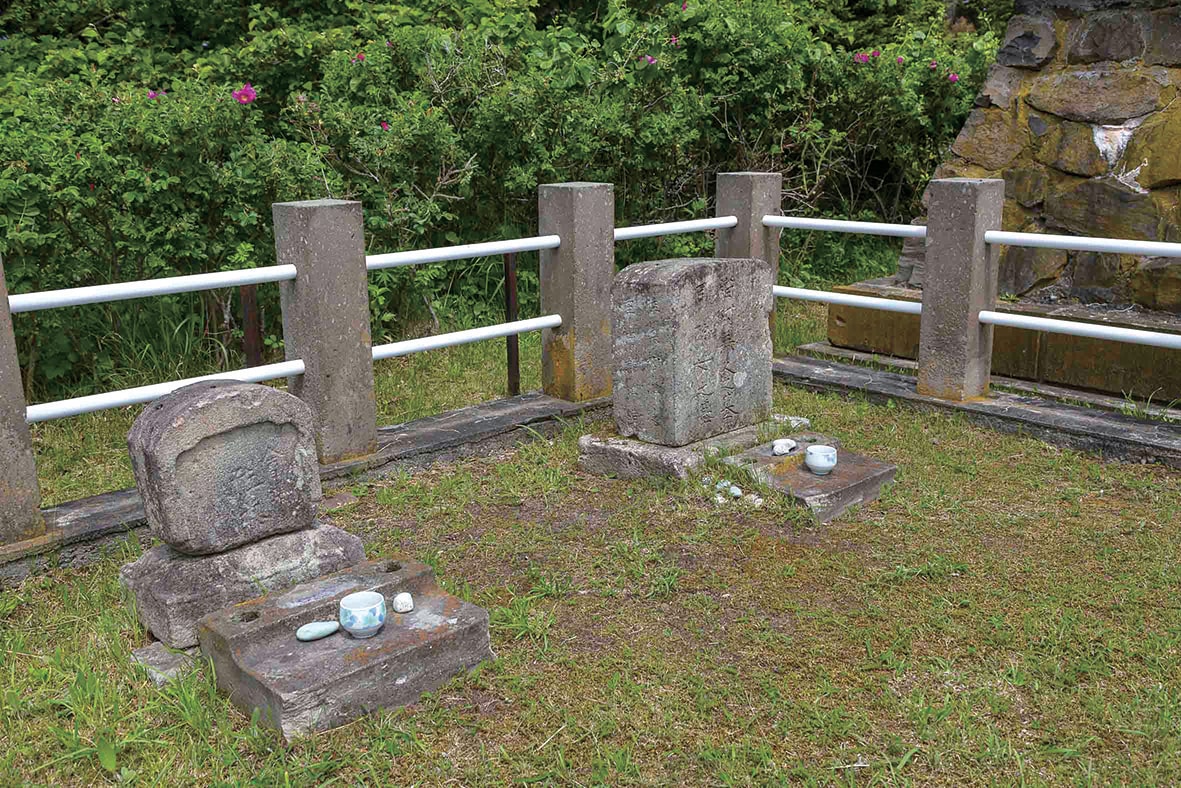 08-2-会津藩士の墓-min