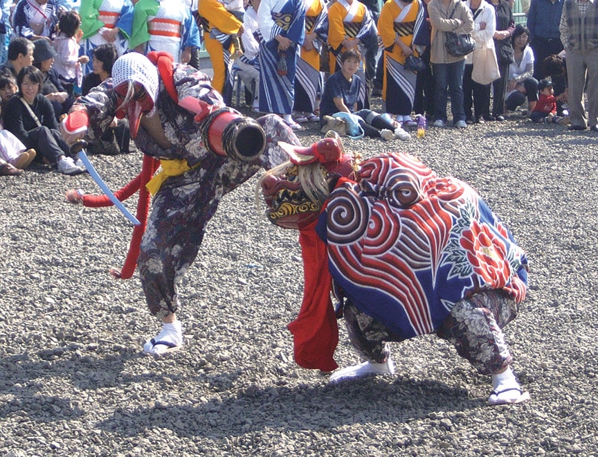 珸瑤瑁獅子神楽（提供：根室市教育委員会）